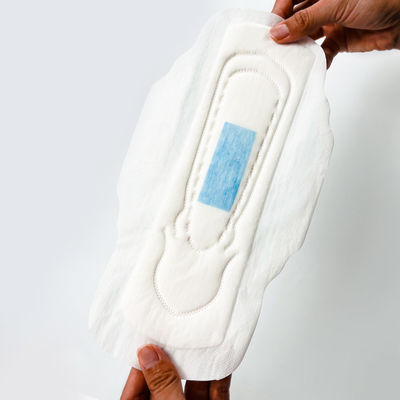 Un buen precio. Etiqueta privada Ultra suave Diario 290mm Mujeres almohadillas sanitarias desechables en línea