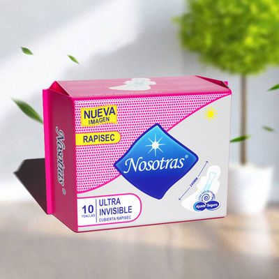 Toalla higiénica ultra delgada con superabsorción de marca privada con una superficie cómoda y una servilleta con alas.