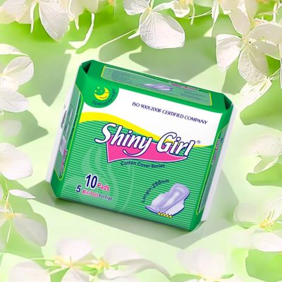 Un buen precio. Cotton Night usa almohadillas sanitarias con logotipo personalizado en línea